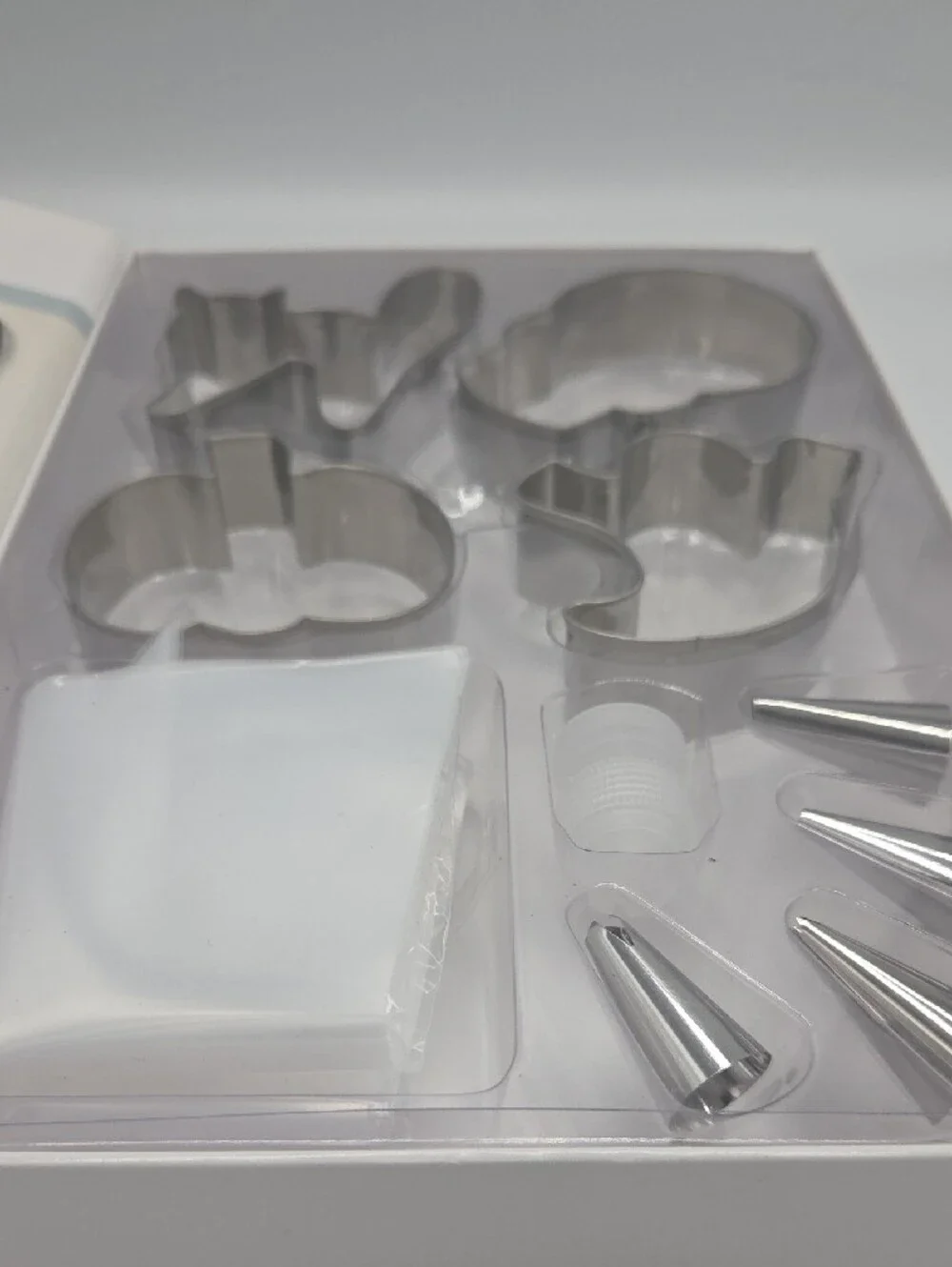 Chicago Metallic Bakware Halloween Cookie Cutters & Decorating Set
